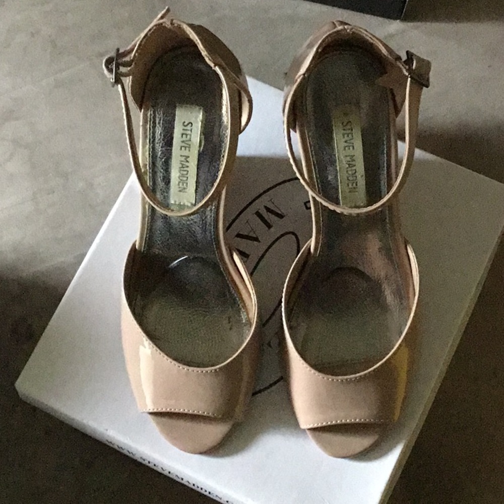 🤩Peekaboo Wedge Shoes🤩